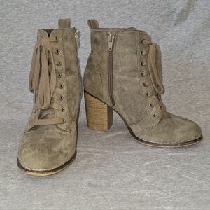 Candie's Couture Olive Faux Suede 3 Inch Heel Ankle Booties Zip Lace Up Size 6